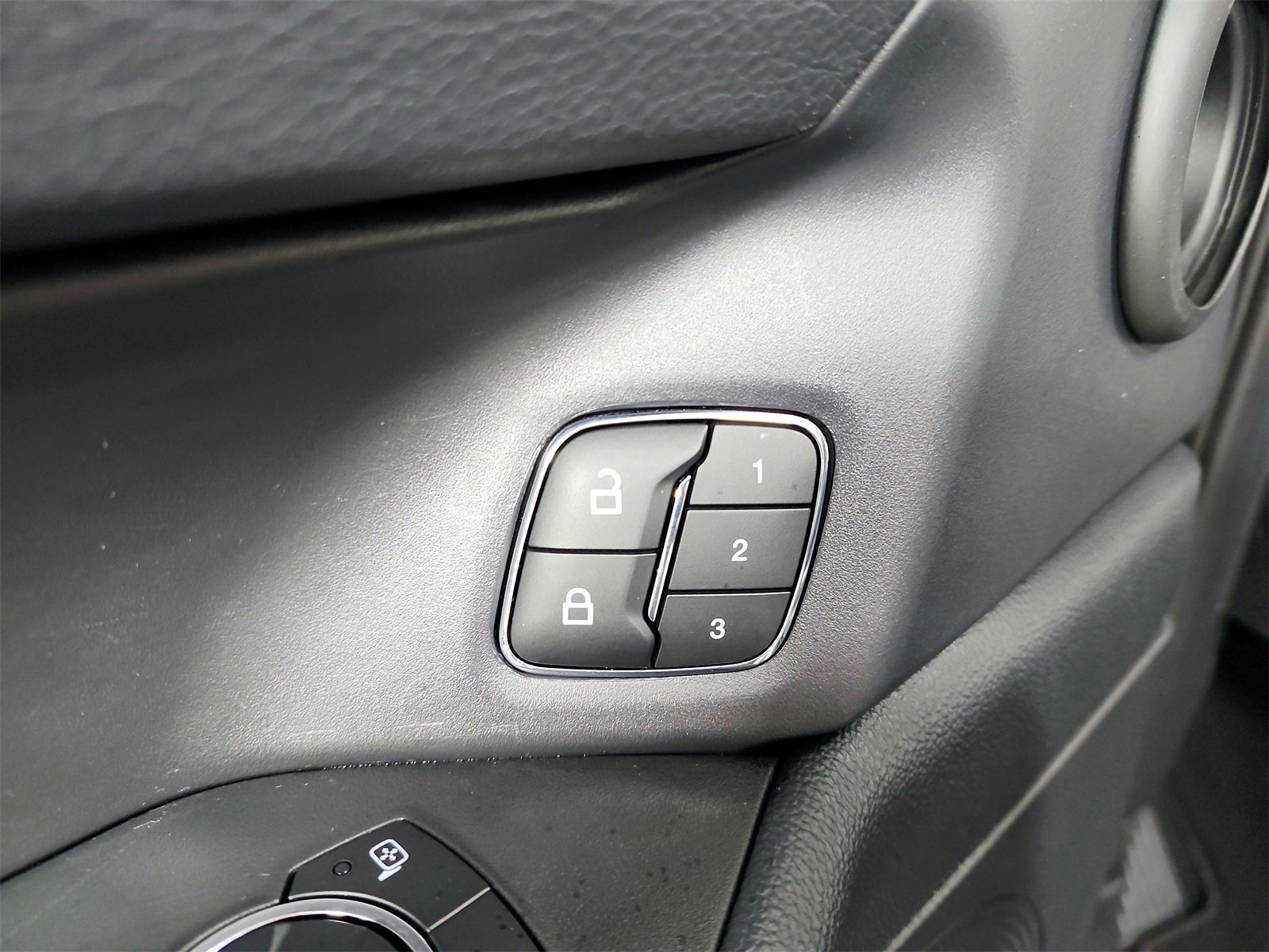 Used 2024 Ford Expedition Max XLT image 21