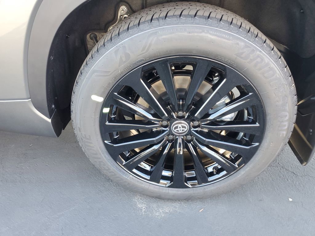 New 2026 Toyota Highlander XSE image 8