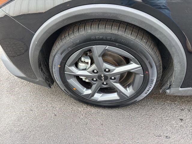 Used 2025 Kia K4 LXS image 43