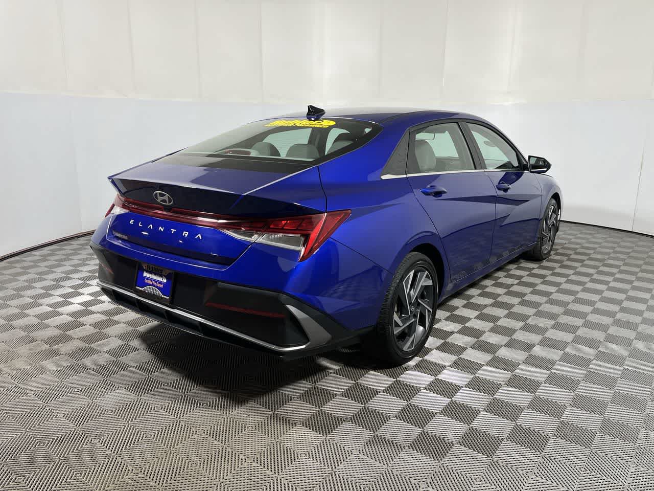 Used 2025 Hyundai Elantra SEL FWD image 8
