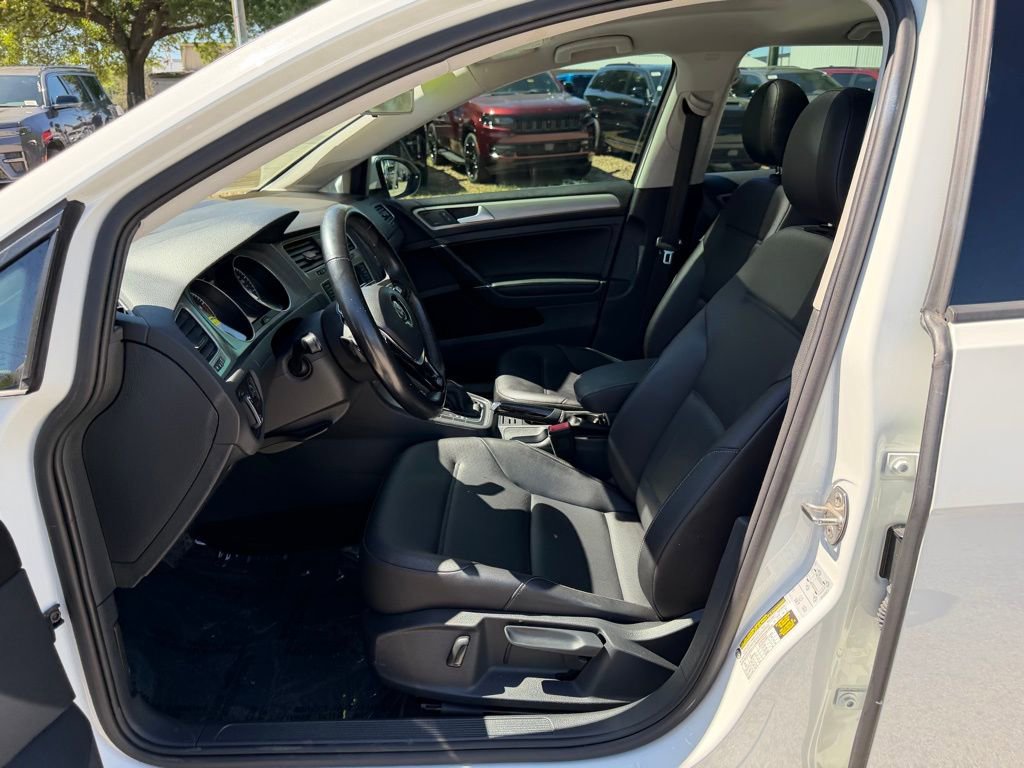 Used 2017 Volkswagen Golf S image 16