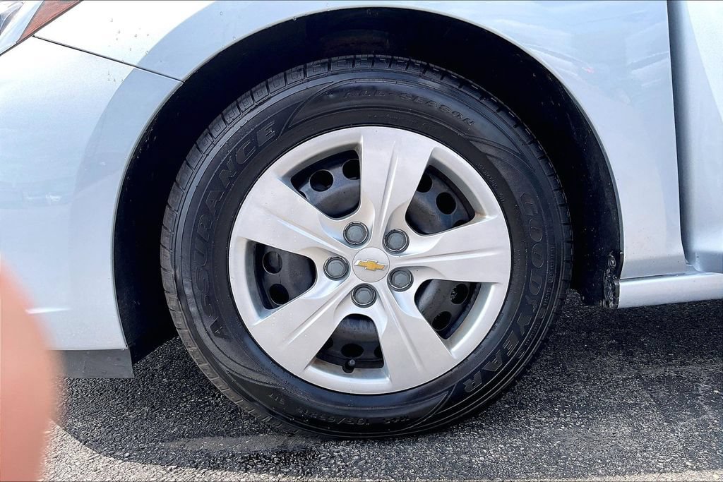 Used 2017 Chevrolet Cruze LS FWD image 10