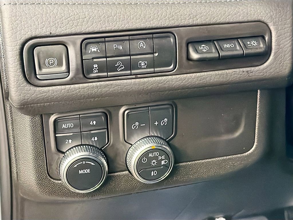 Used 2024 GMC Yukon XL Denali AWD/4WD image 10