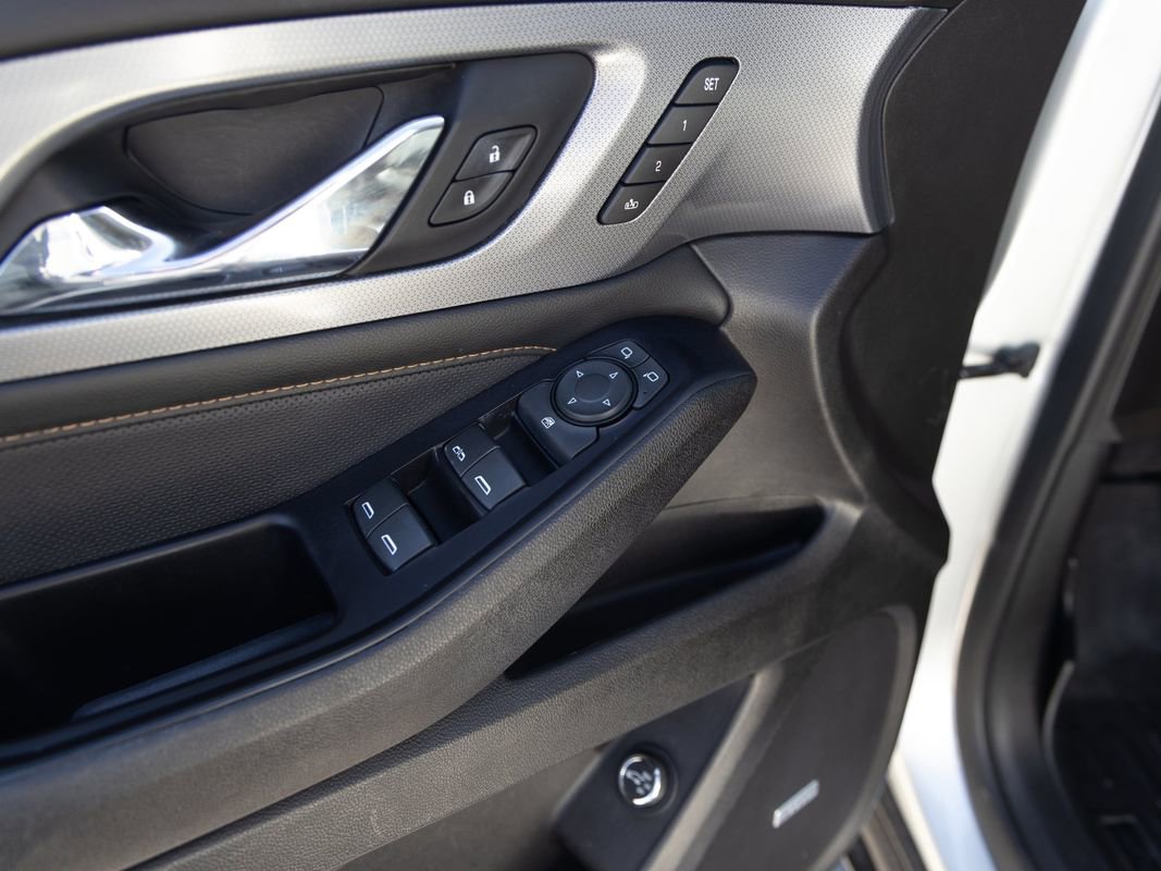 Used 2019 Chevrolet Traverse Premier w/ Redline Edition FWD image 11