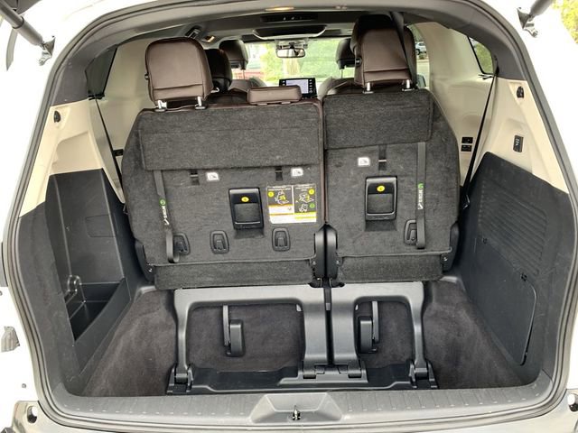 Certified 2023 Toyota Sienna Platinum image 36