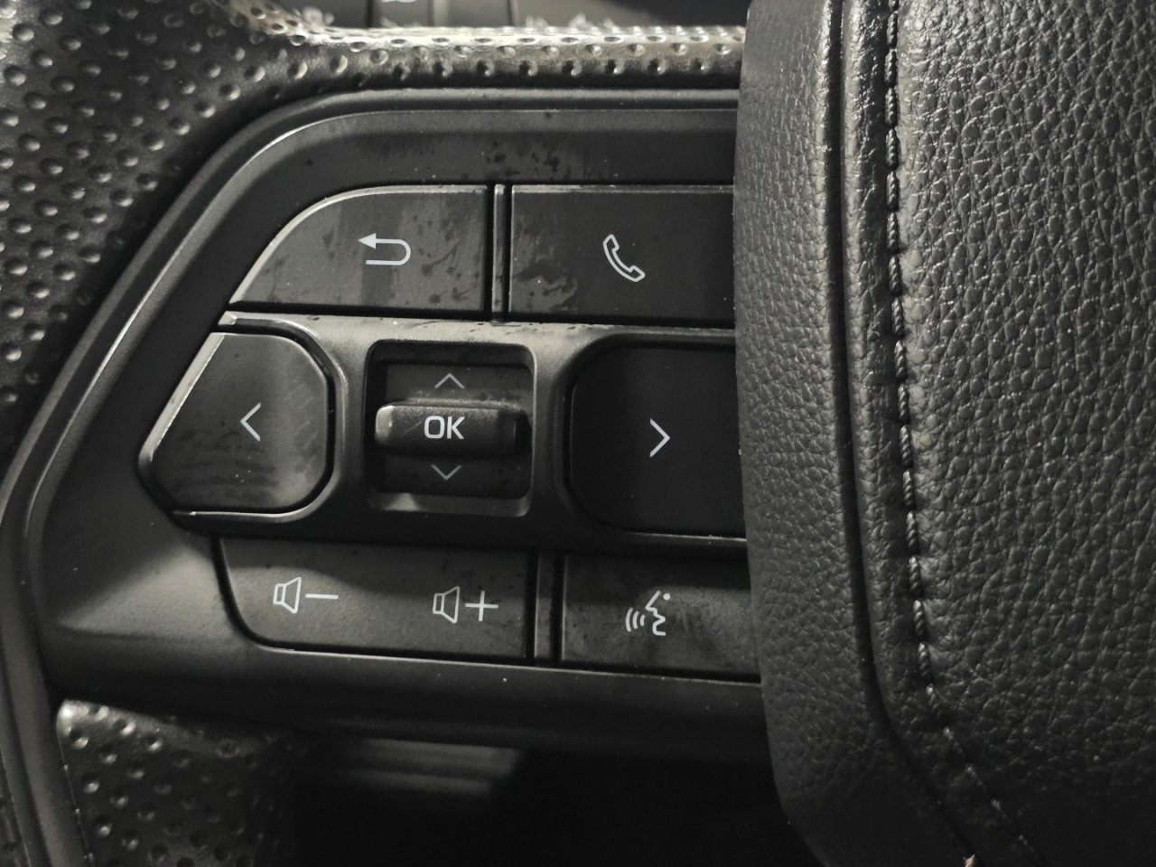 Certified 2025 Toyota Tacoma SR5 image 31