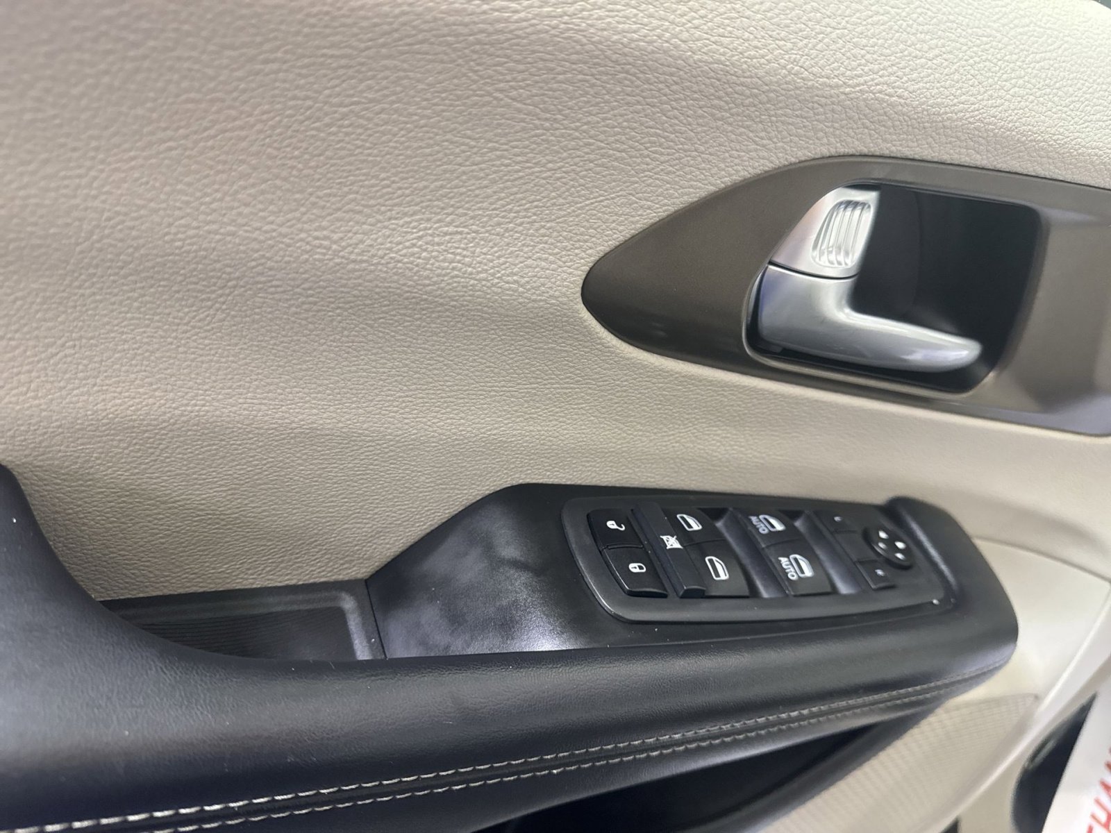 Used 2021 Chrysler Voyager Lxi image 15