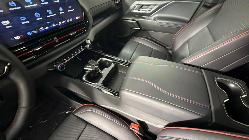 Certified 2025 Chevrolet Silverado EV RST AWD/4WD image 24