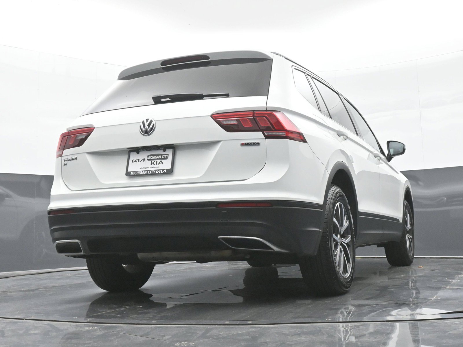 Used 2019 Volkswagen Tiguan SE w/ Panoramic Sunroof Package AWD/4WD image 39