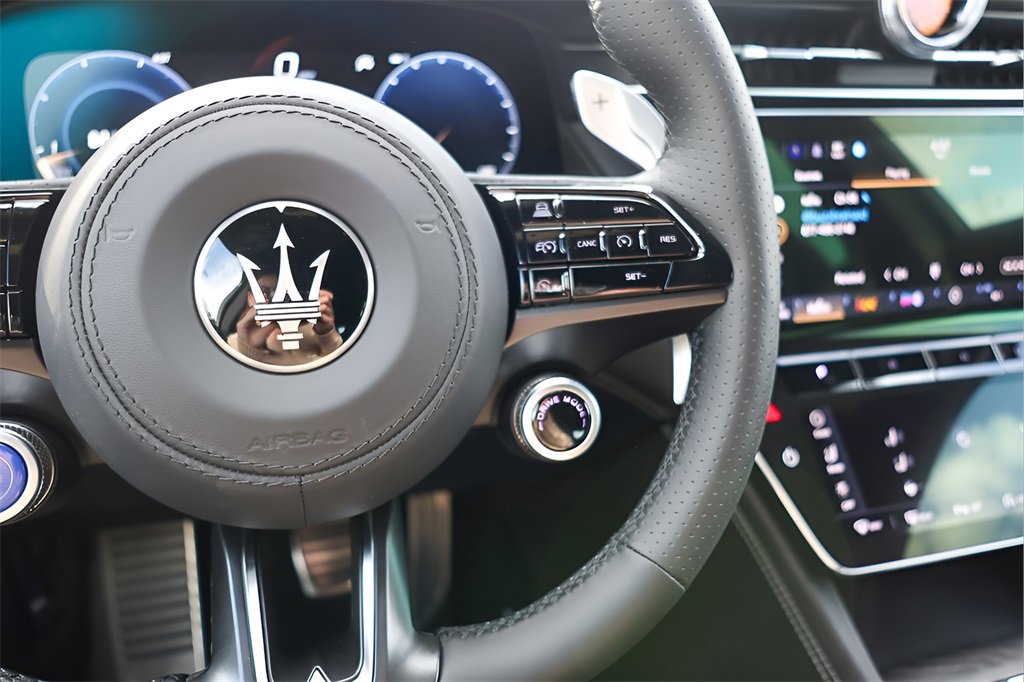 New 2025 Maserati Grecale Modena image 13