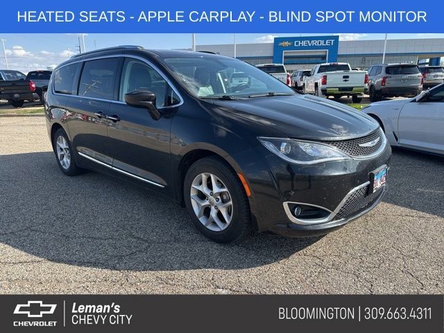 Used 2020 Chrysler Pacifica Touring-L w/ Tire & Wheel Group FWD image 1