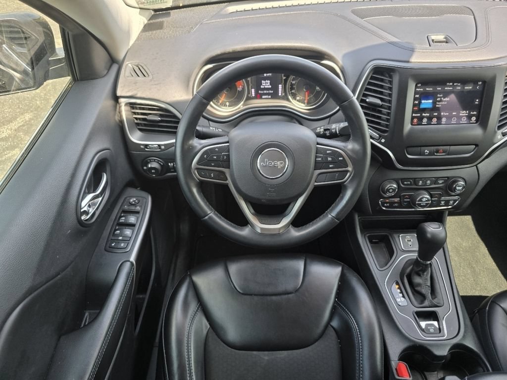 Used 2019 Jeep Cherokee Latitude Plus w/ Comfort/Convenience Group FWD image 20
