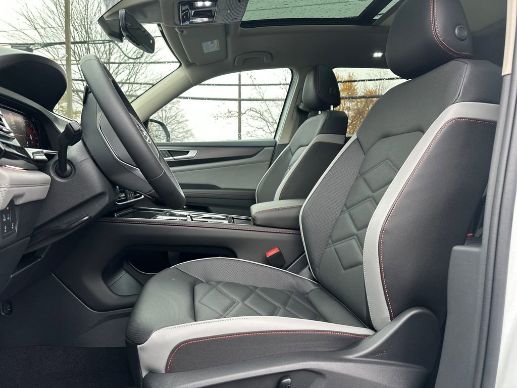 New 2026 Volkswagen Atlas Peak Edition image 3