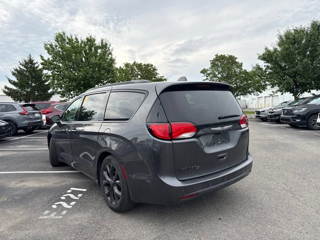 Used 2019 Chrysler Pacifica Touring-L Plus w/ S Appearance Package FWD image 7