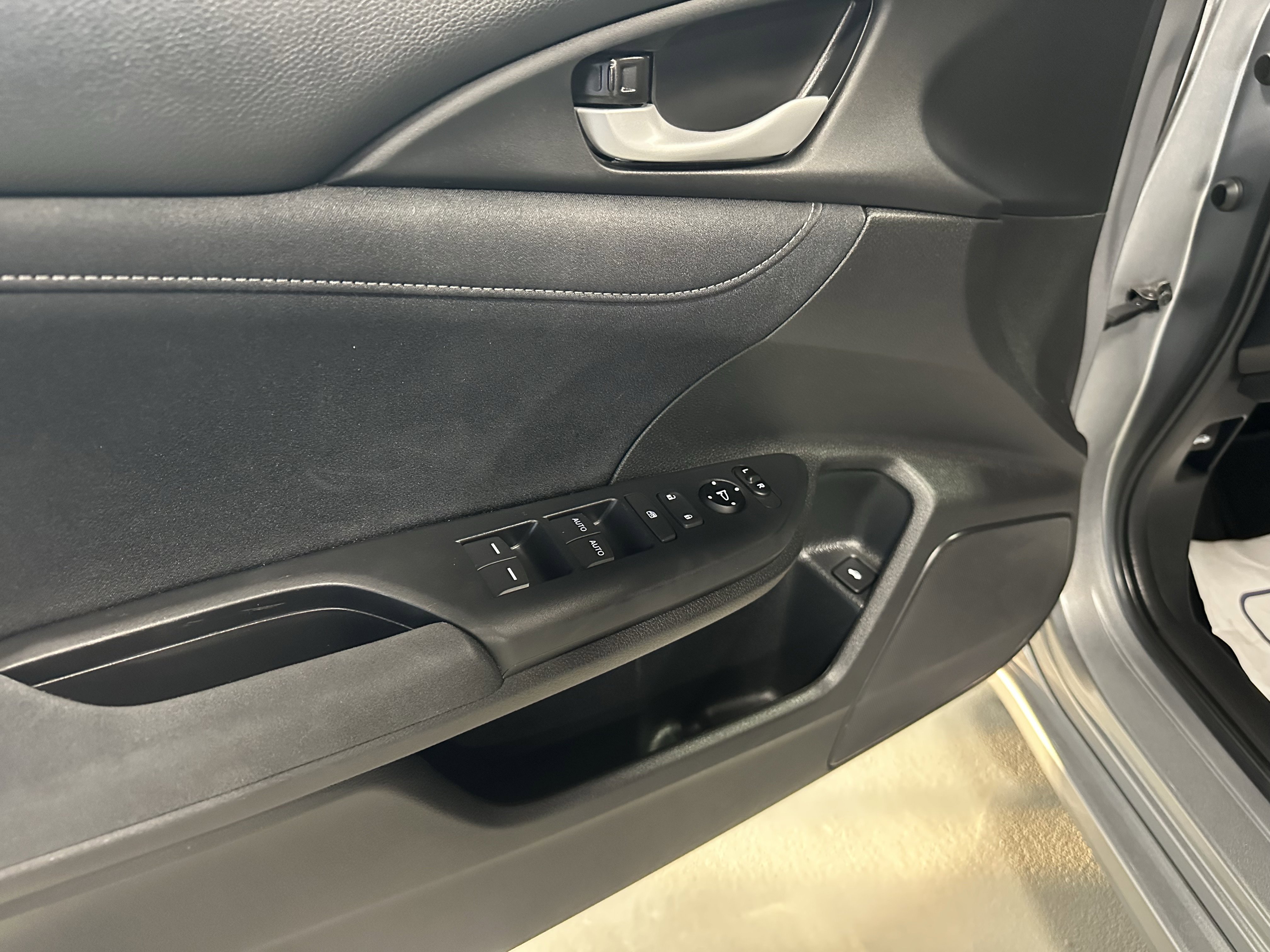 Used 2019 Honda Insight EX image 16