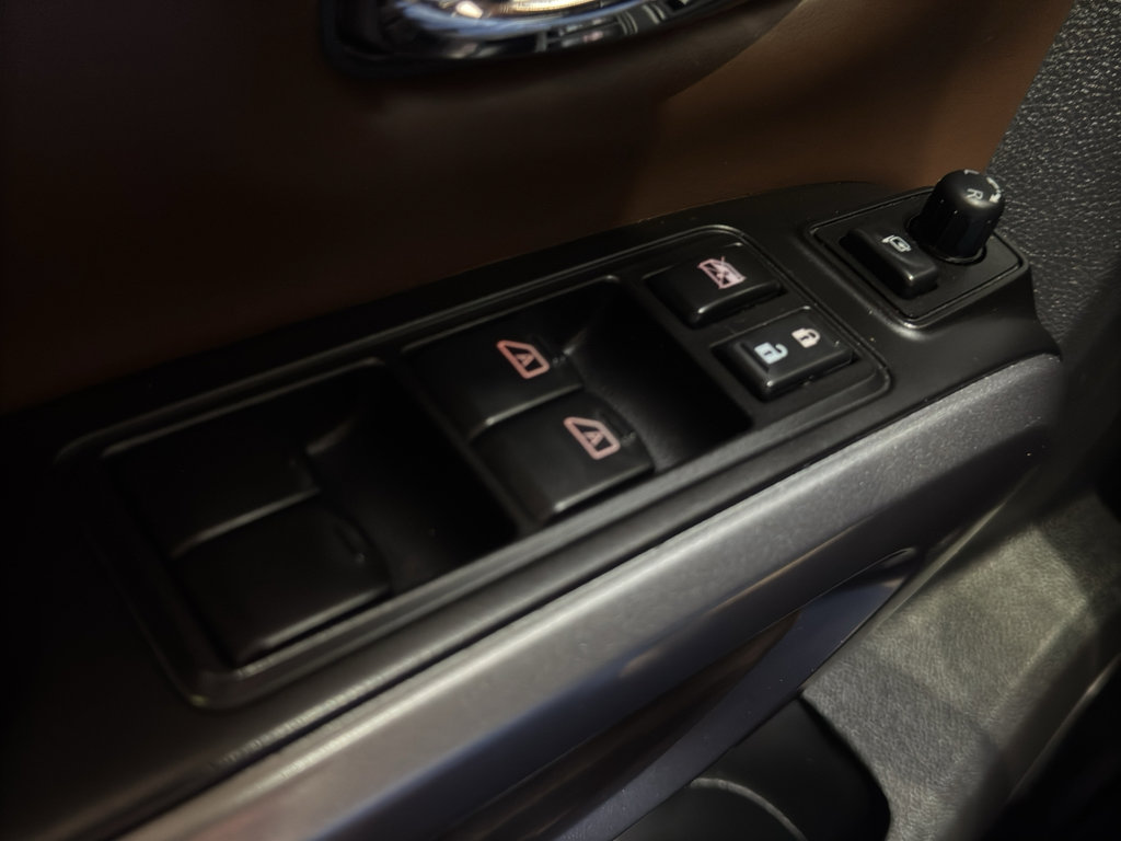 Used 2019 Nissan Titan Platinum Reserve image 33