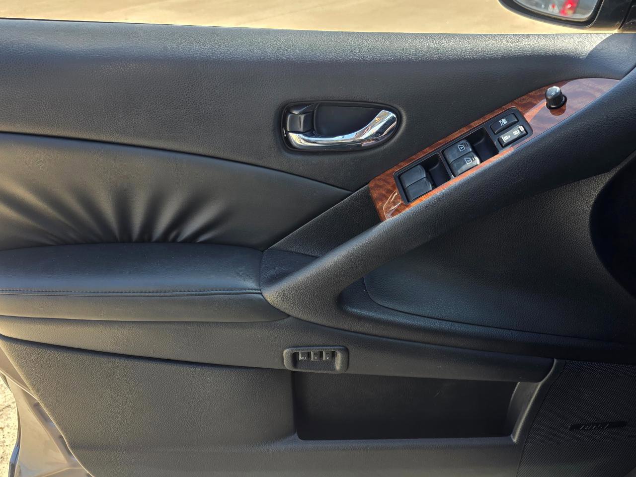 Used 2010 Nissan Murano LE w/ Navigation Pkg image 13