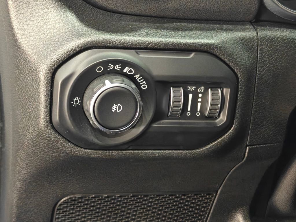 Used 2020 Jeep Wrangler Unlimited Sahara AWD/4WD image 50