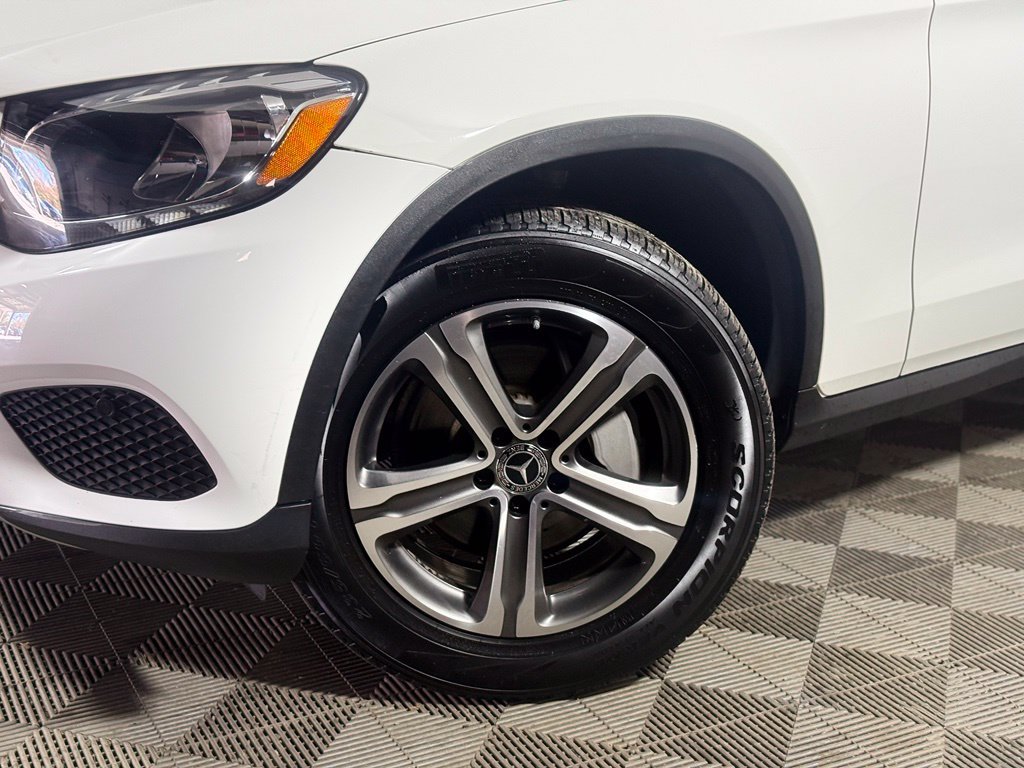Used 2019 Mercedes-Benz GLC 300 4MATIC image 2