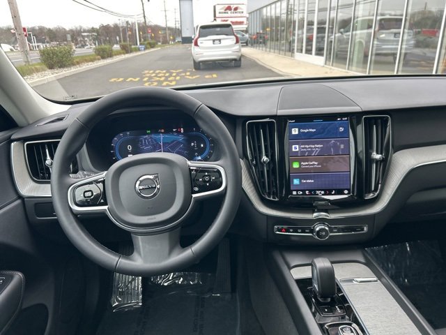 Certified 2025 Volvo XC60 B5 Plus image 18