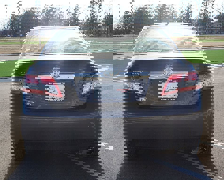 Used 2011 Toyota Camry XLE image 3