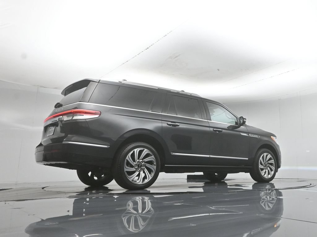 Used 2023 Lincoln Navigator L Reserve AWD/4WD image 52
