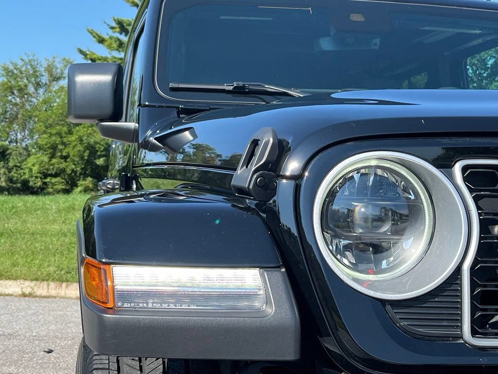 Used 2025 Jeep Wrangler Unlimited Sahara AWD/4WD image 10