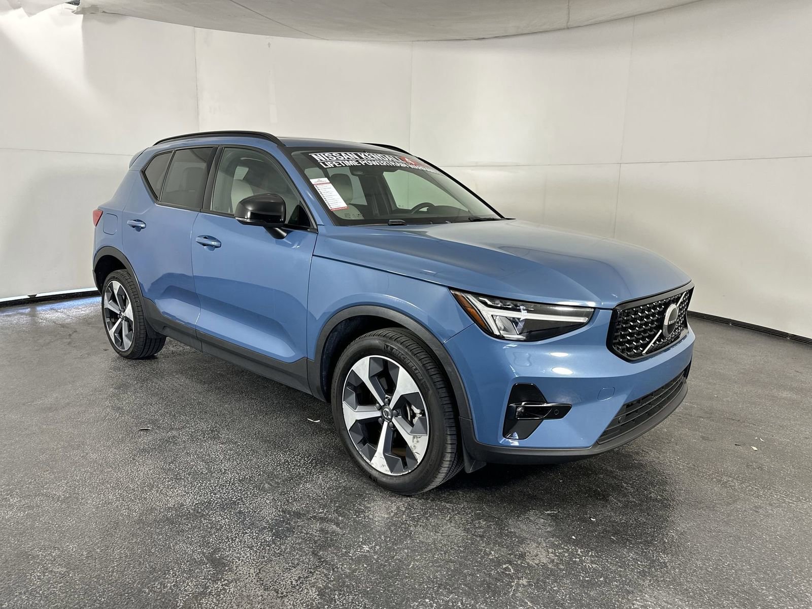 Used 2023 Volvo XC40 B5 Plus w/ Protection Package Premier image 2