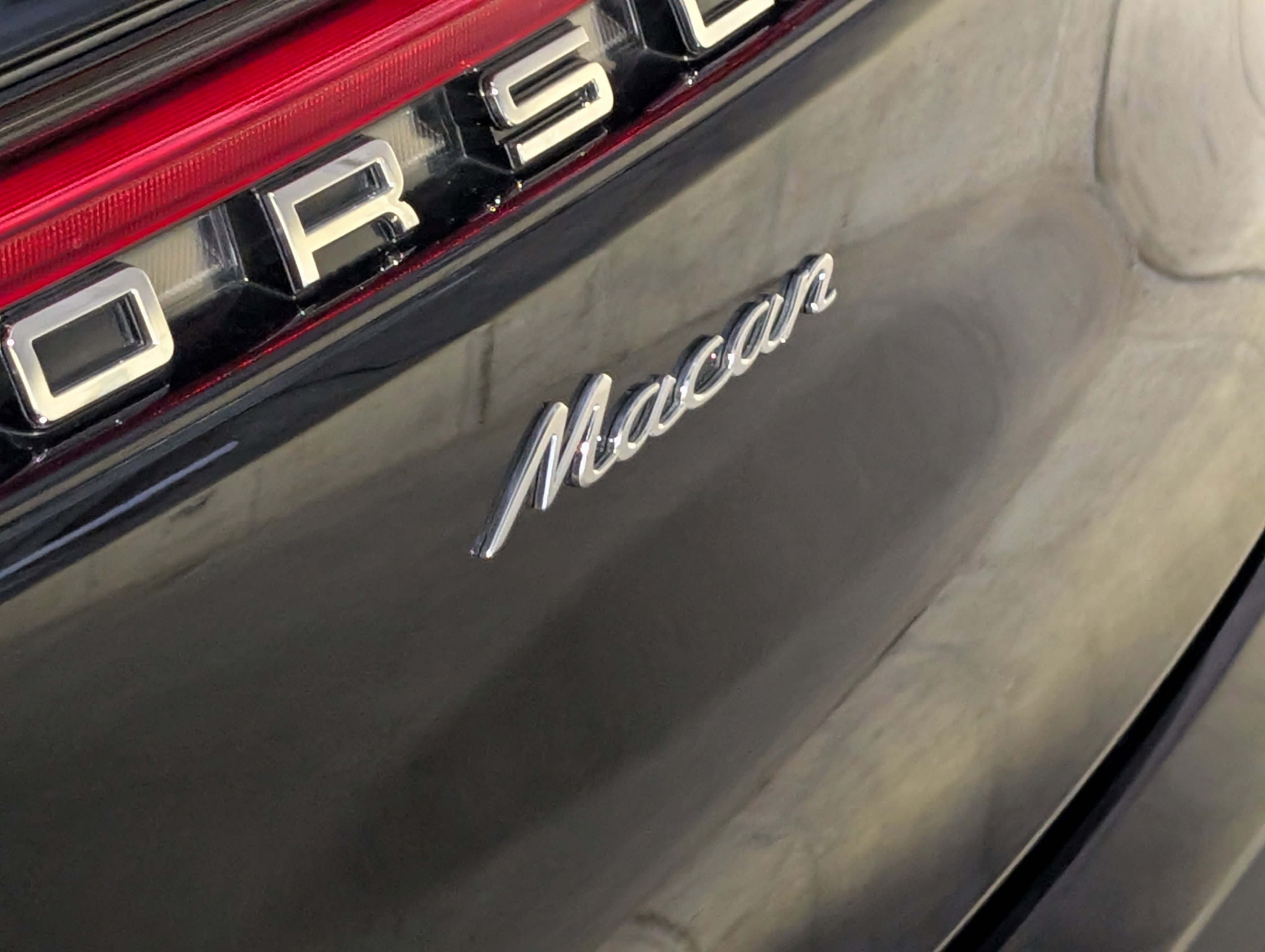 Certified 2025 Porsche Macan image 15