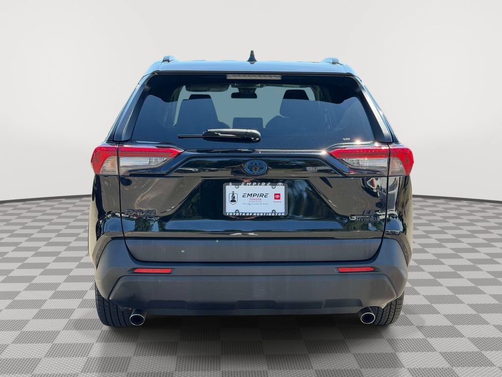 Used 2021 Toyota RAV4 LE AWD/4WD image 4