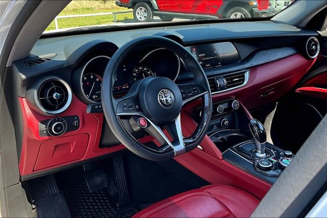 Used 2019 Alfa Romeo Stelvio w/ Nero Edizione image 17