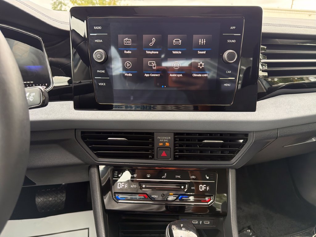 Used 2025 Volkswagen Jetta SE w/ Sunroof Package FWD image 36