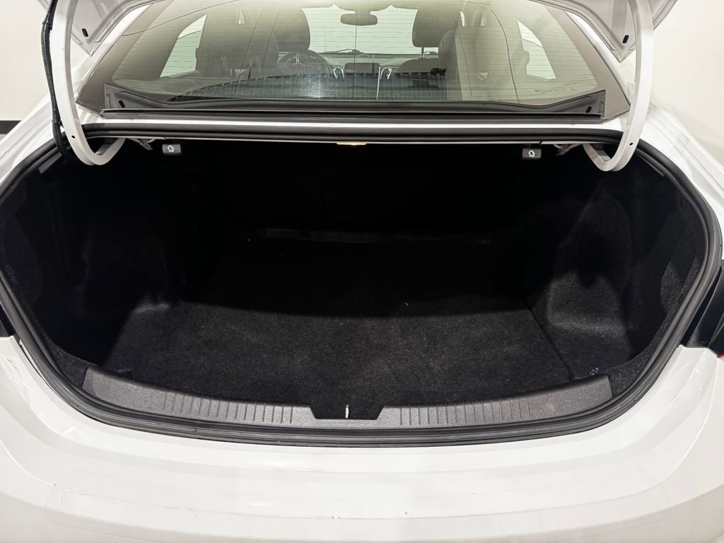 Used 2021 Chevrolet Malibu LT image 24