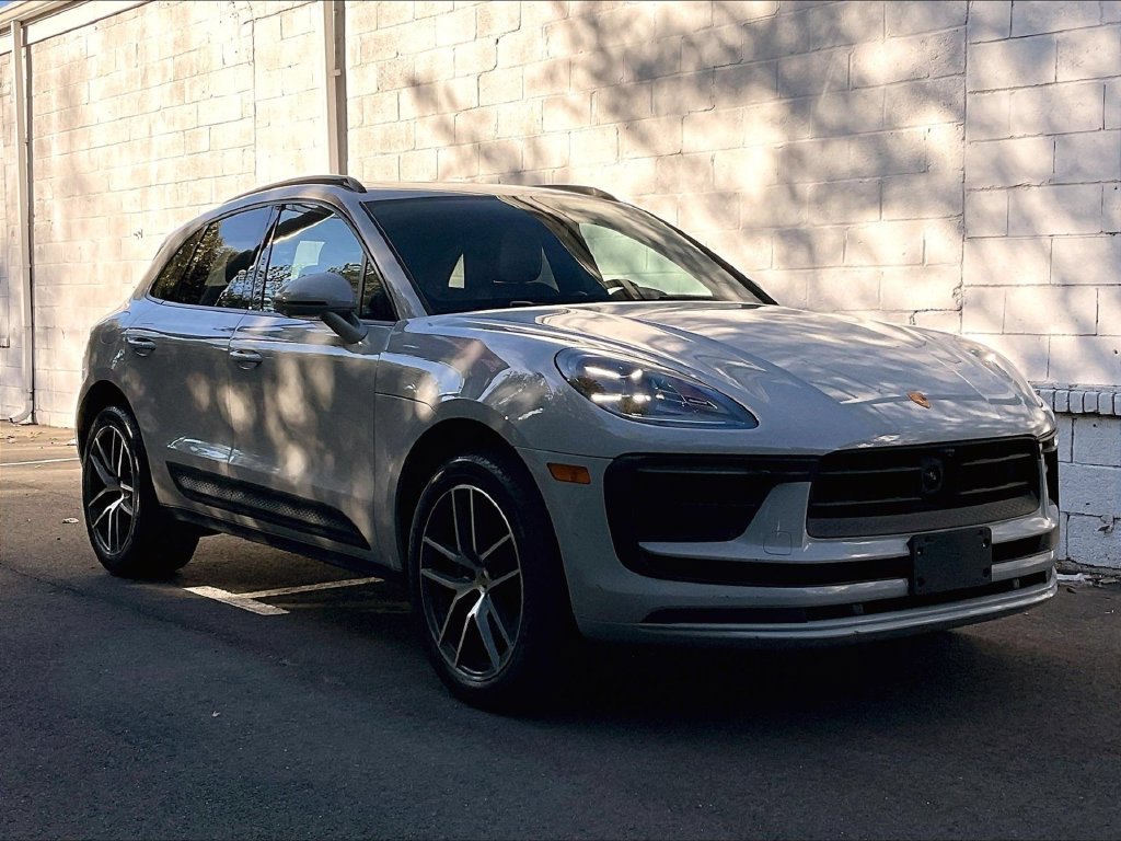 Certified 2023 Porsche Macan AWD/4WD image 7