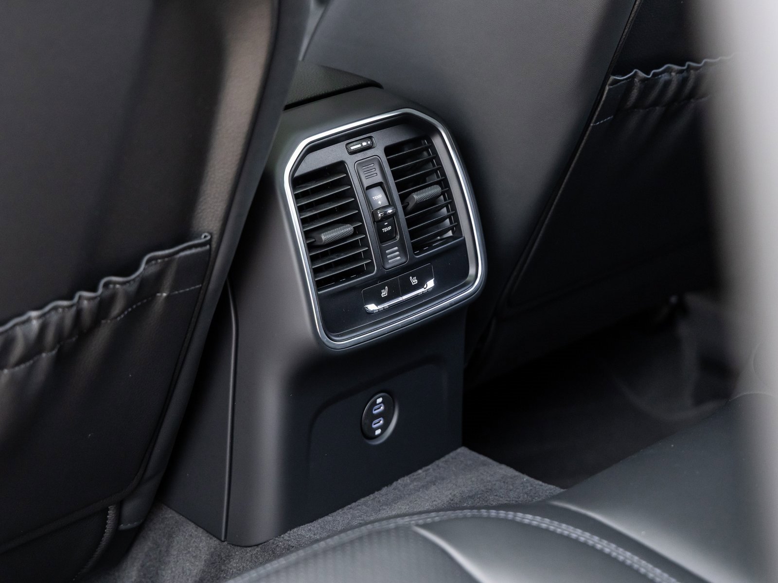 Used 2025 Porsche Macan image 34