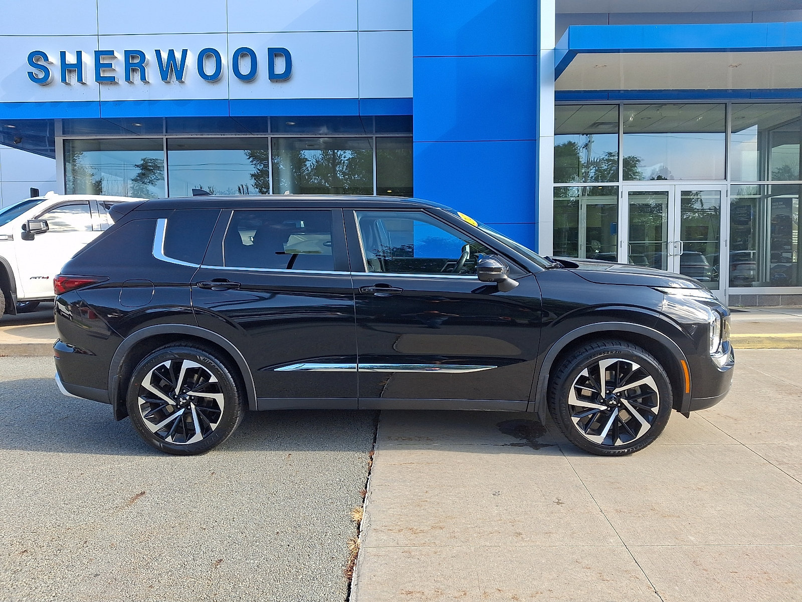 Used 2022 Mitsubishi Outlander SE AWD/4WD image 7