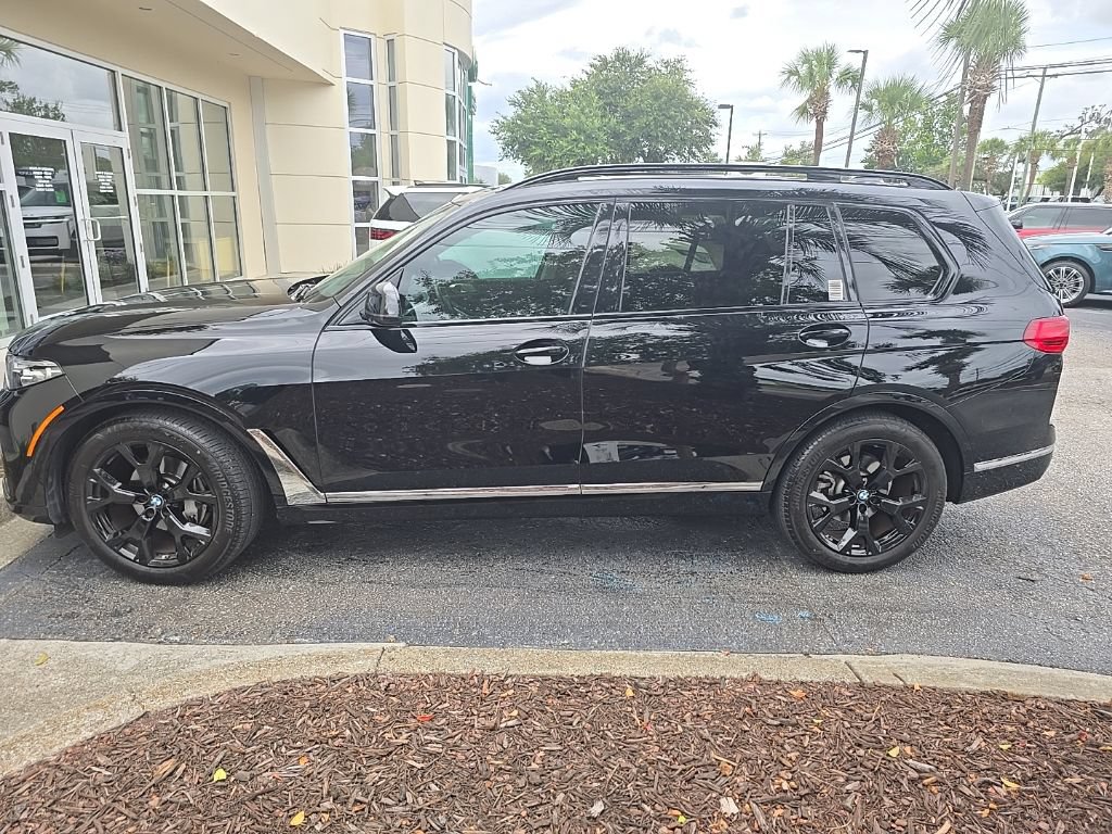 Used 2022 BMW X7 xDrive40i w/ Luxury Seating Package AWD/4WD video 2