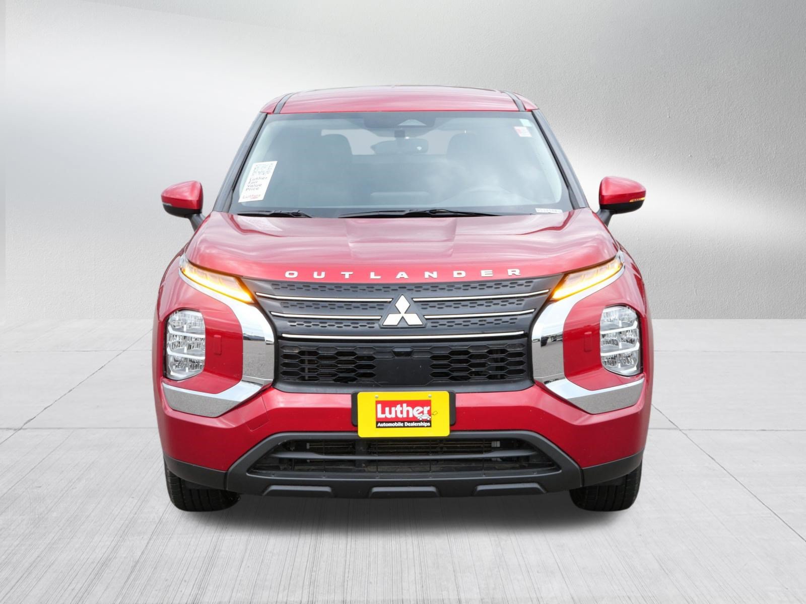 Used 2022 Mitsubishi Outlander ES AWD/4WD image 2