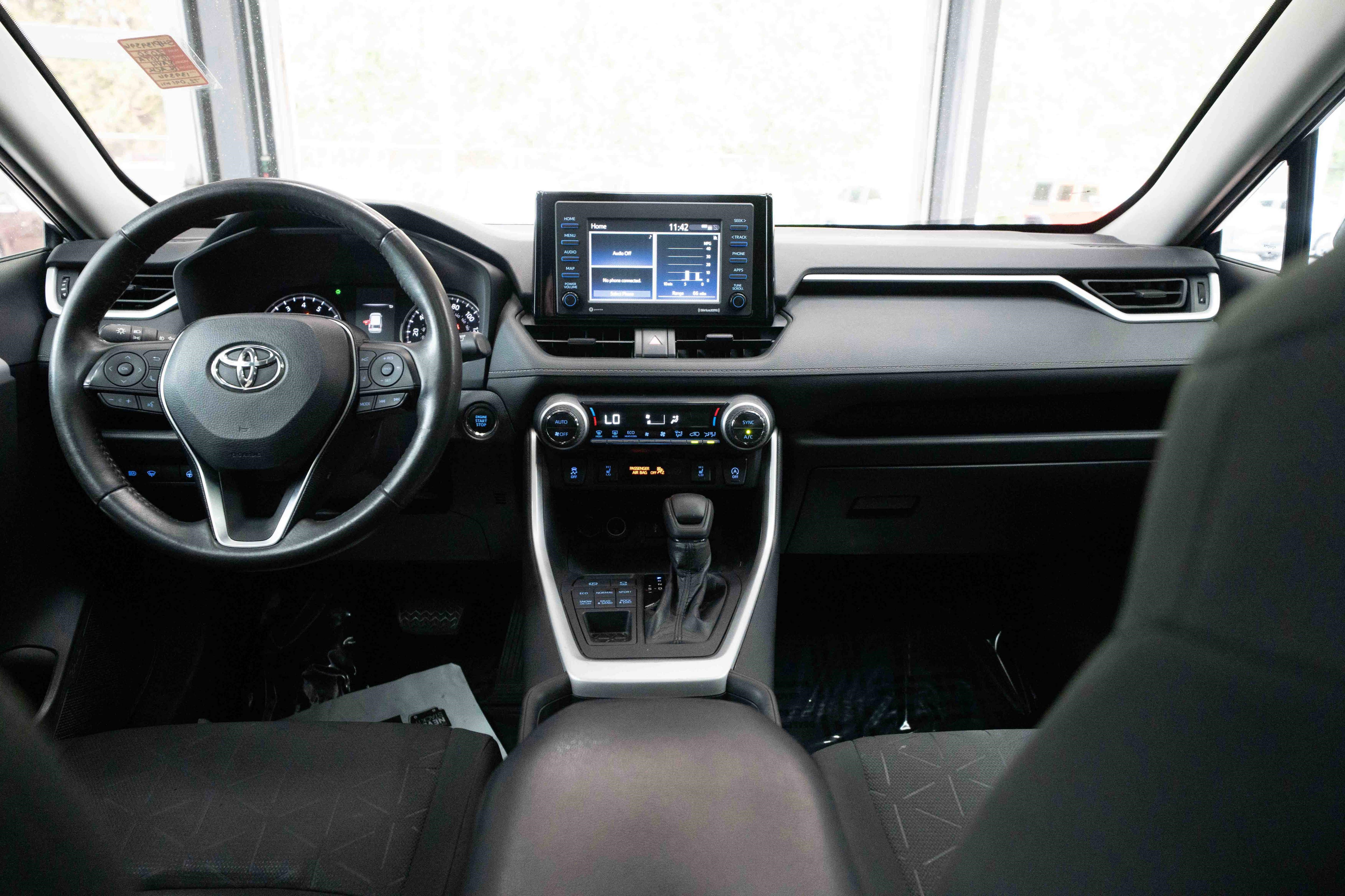 Used 2020 Toyota RAV4 XLE w/ Convenience Package AWD/4WD image 20