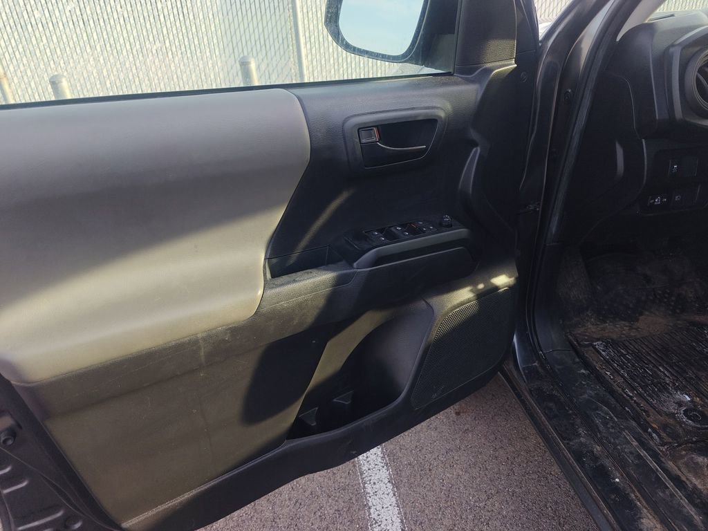 Used 2022 Toyota Tacoma SR image 6