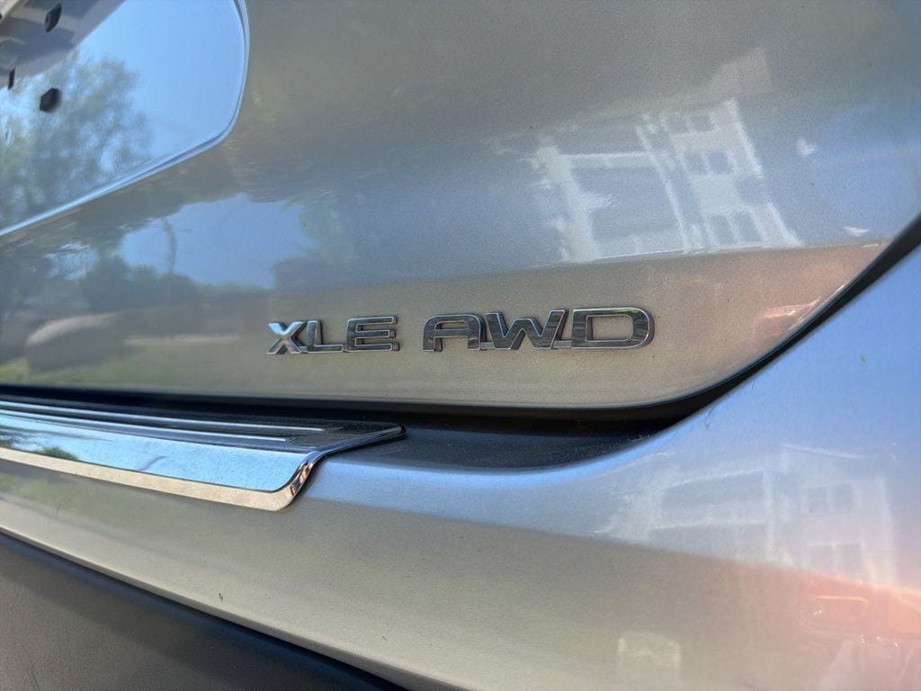Used 2023 Toyota Highlander XLE w/ Protection Package #3 (TMS) AWD/4WD image 10