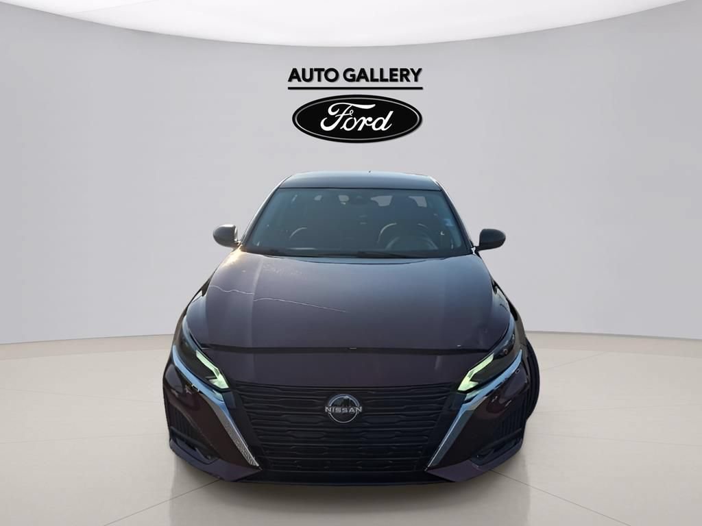 Used 2025 Nissan Altima 2.5 SV FWD image 2