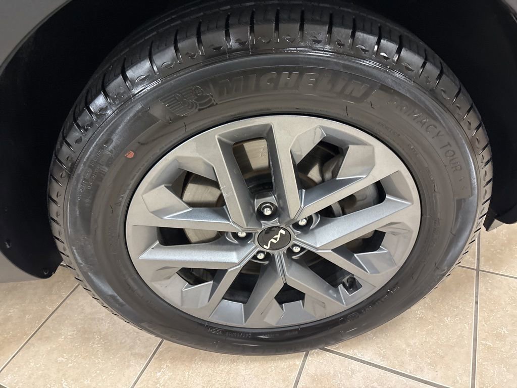 Used 2023 Kia Telluride LX image 40