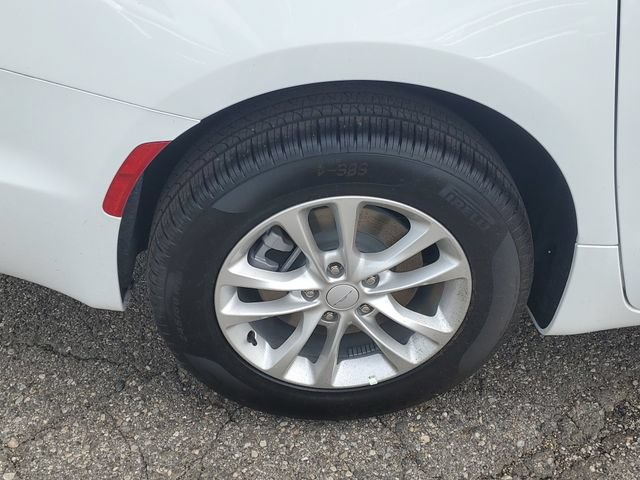 New 2027 Chrysler Pacifica Select AWD/4WD image 5