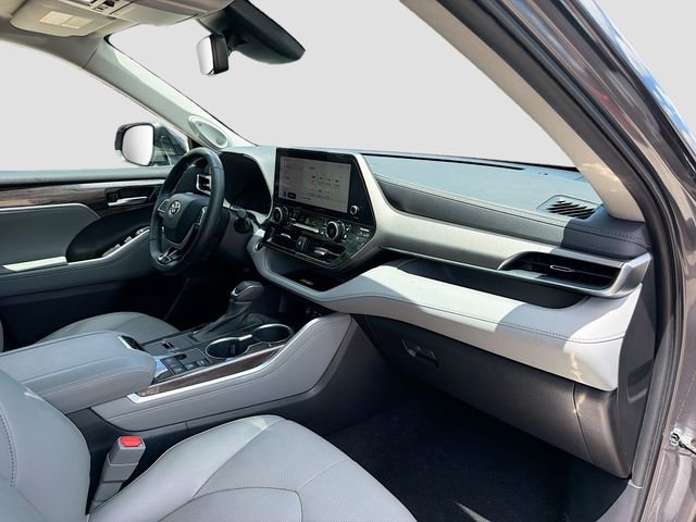 Used 2023 Toyota Highlander Limited AWD/4WD image 14