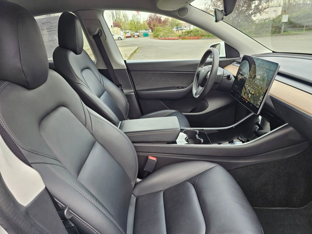 Used 2020 Tesla Model Y Long Range image 11