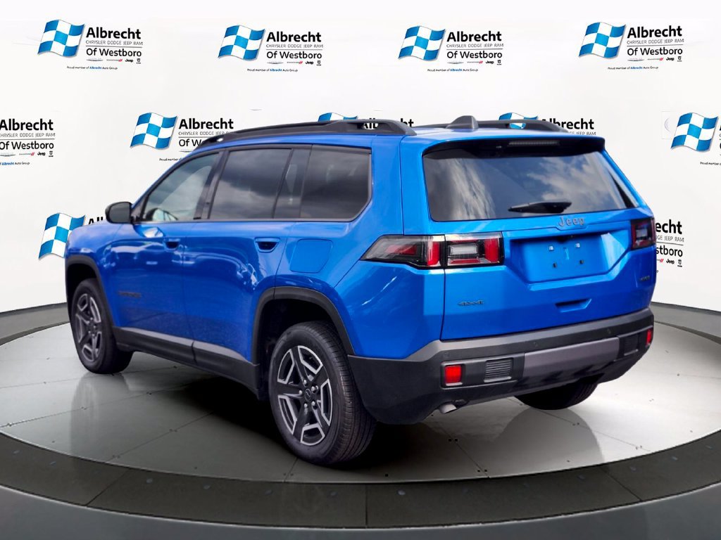 Used 2026 Jeep Cherokee Laredo AWD/4WD image 3