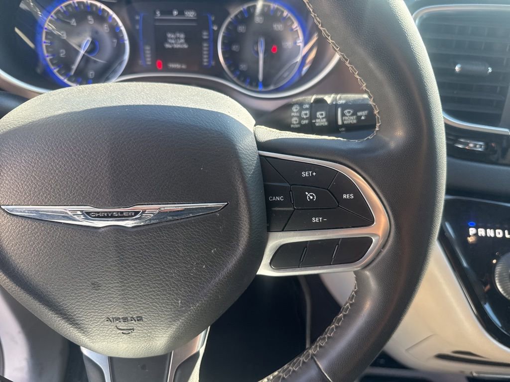 Used 2022 Chrysler Voyager LX image 16