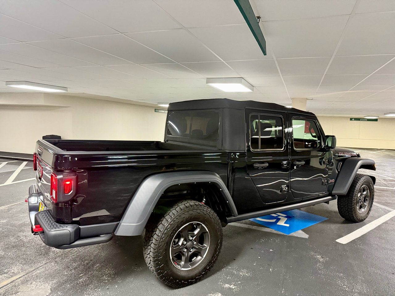 Used 2022 Jeep Gladiator Rubicon w/ Cold Weather Group image 8