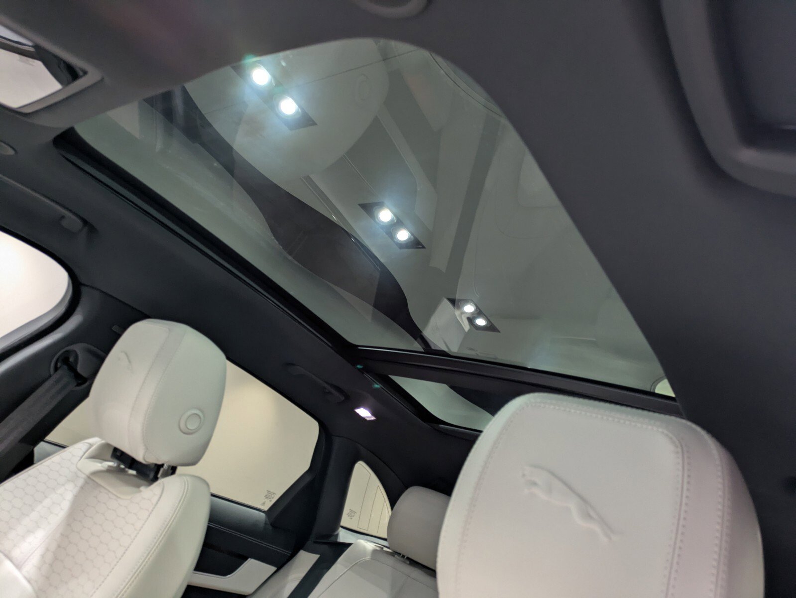 New 2026 Jaguar F-PACE R-Dynamic S image 12